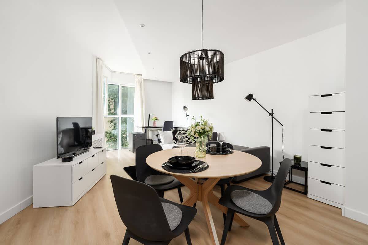 Ganze Ferienwohnung, Bright Studio in the Center | Parking | 650 m to Market Square in Posen, Großpolen