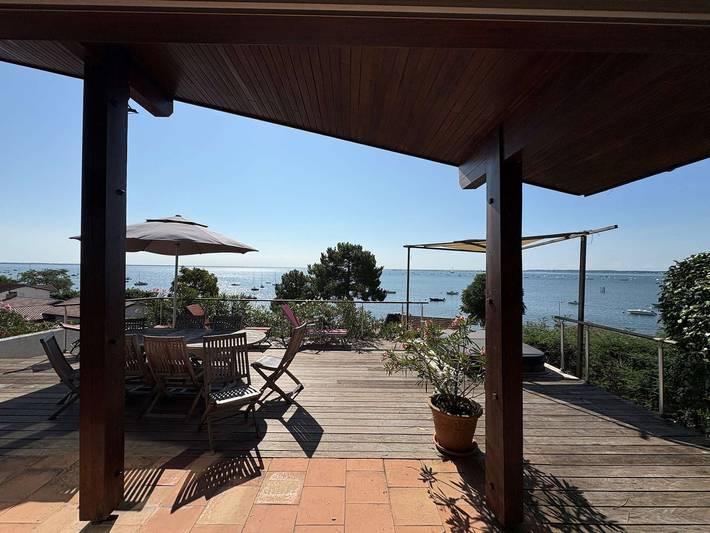 Villa for 12 people, with terrace and garden as well as hot tub in Cap Ferret