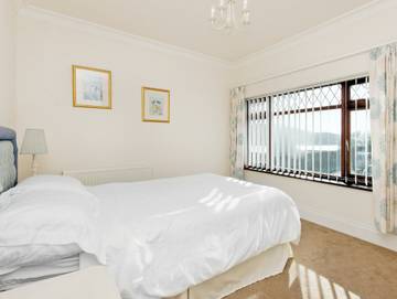 Log Cabin for 4 People in Salcombe, Devon, Photo 4