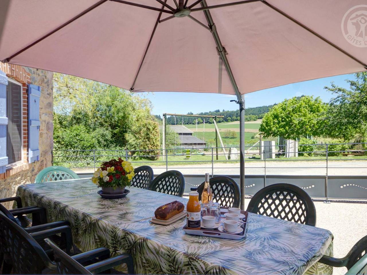 Gîte spacieux au cœur de la nature avec cheminée et activités extérieures in Saint-Romain-d'Urfé, Région de Roanne