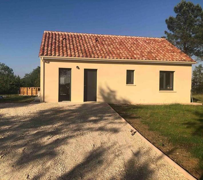 Location de vacances pour 4 personnes, avec piscine et terrasse ainsi que vue et jardin à Reilhaguet - 2