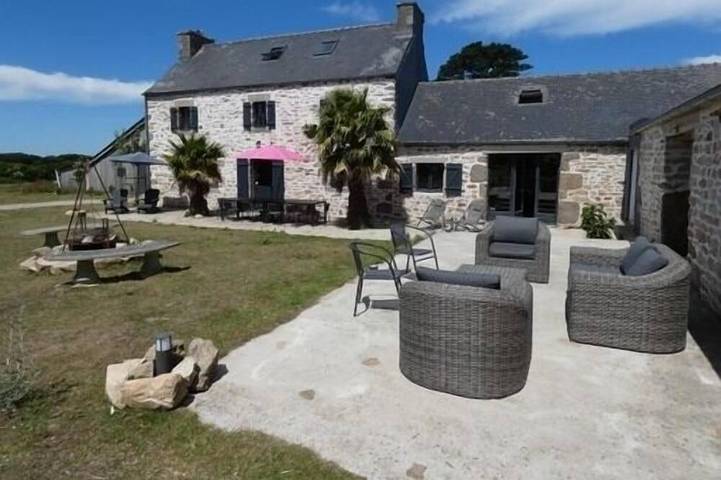 Location de vacances pour 12 personnes, avec Terrasse et Jardin à Brélès