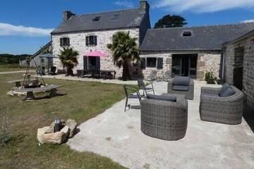 Location de vacances pour 12 personnes, avec jardin à Brélès