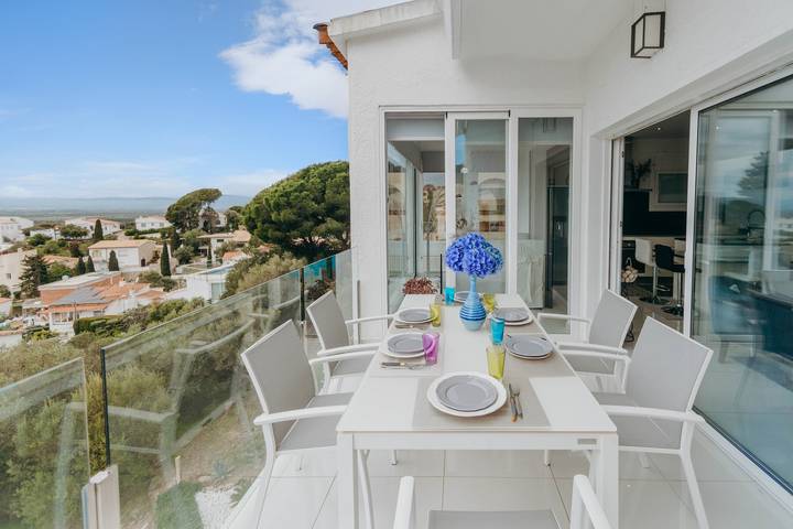 Welcs Casa 335 Emp con jacuzzi y terraza in El Mas Fumats, Roses