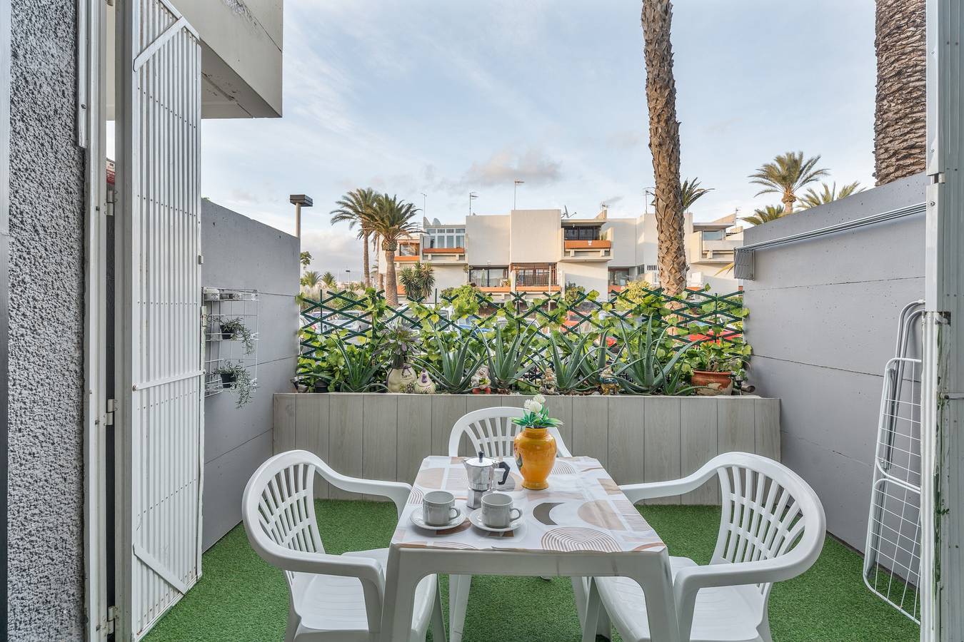 Vacation Home 'Summer Terrace Paradise' with Mountain View, Shared Pool and Wi-Fi in Costa del Silencio, Arona