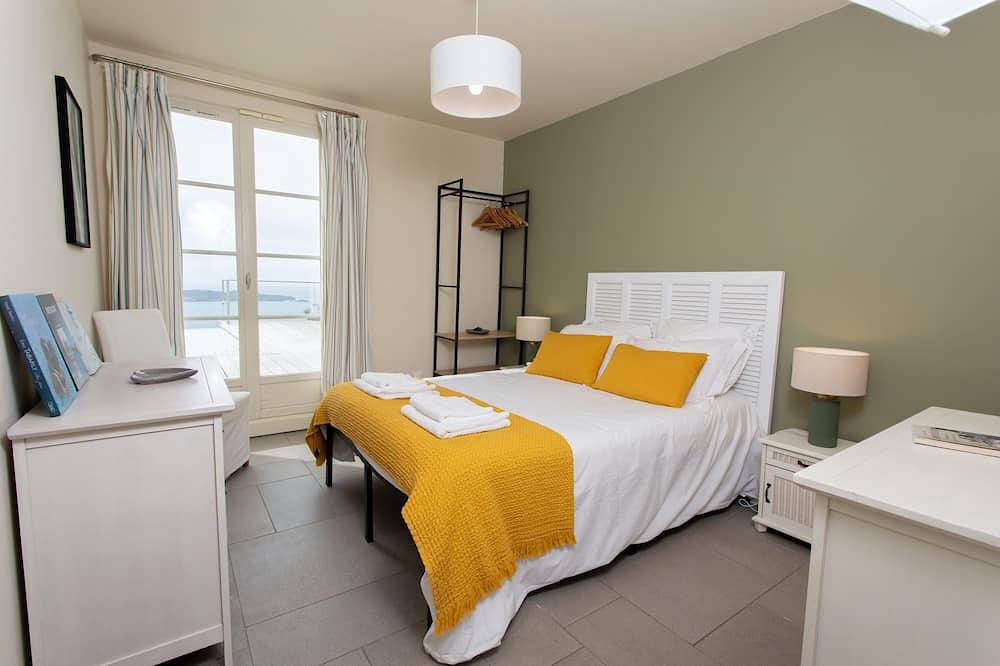 Eigentijdse villa, standingvol, buitengewoon zicht, verwarmd zwembad, spa in Carqueiranne, Toulon regio