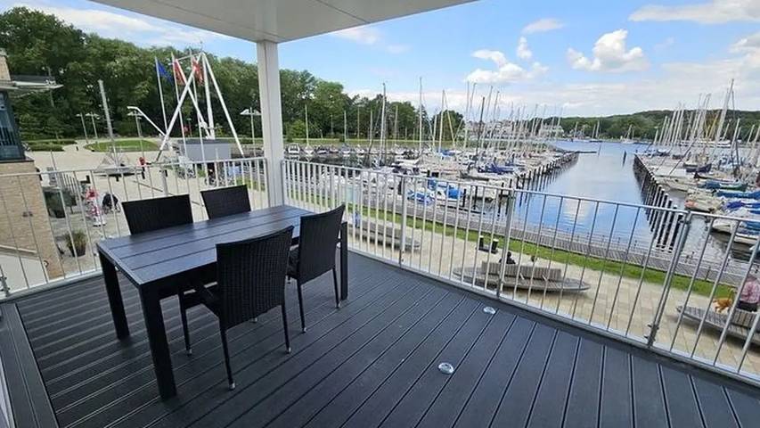 Ferienwohnung für 4 Personen, mit Whirlpool und Sauna sowie Balkon in Priwall