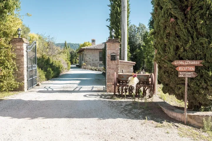 Casa de familia para 2 personas, con terraza y piscina además de vistas y jardín - 1
