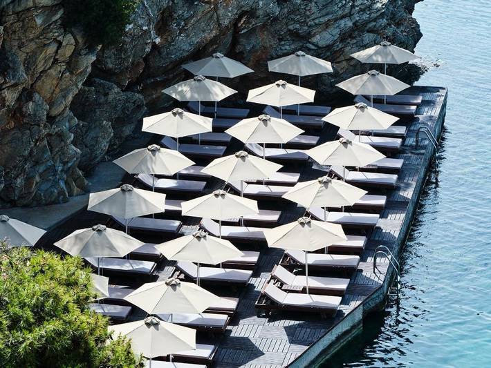 Station pour 2 personnes, avec piscine ainsi que vue et jardin dans Poros - 3