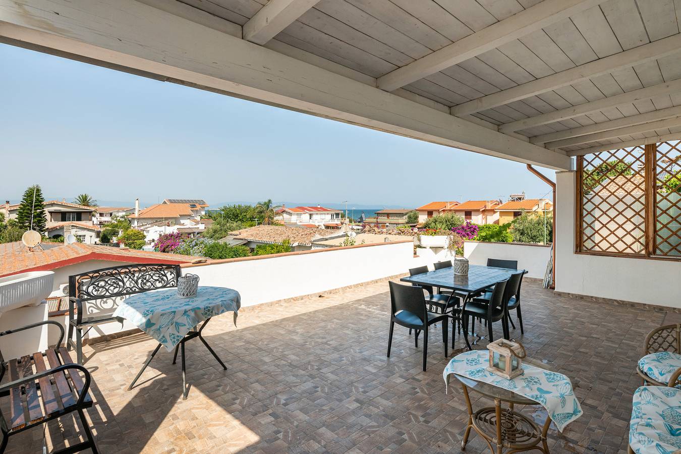 Maison de vacances 'Villa D'Oro' avec vue sur la mer, Wi-Fi et climatisation in Maddalena Spiaggia, Capoterra