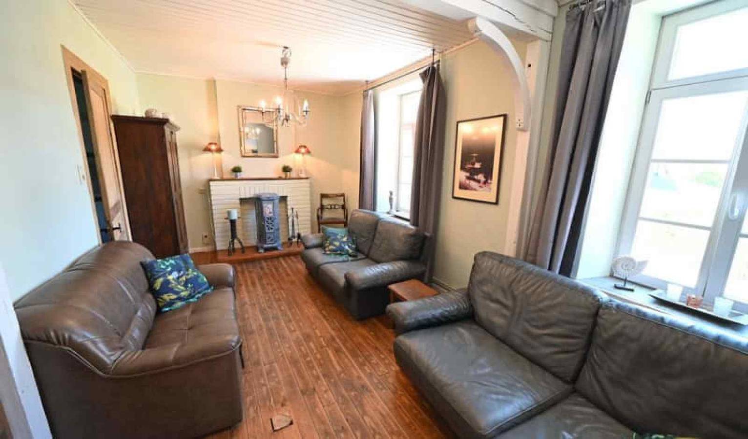 Renovated stone village house for 8 persons in the middle of a typical Ardennes village. in Hotton, Province de Luxembourg