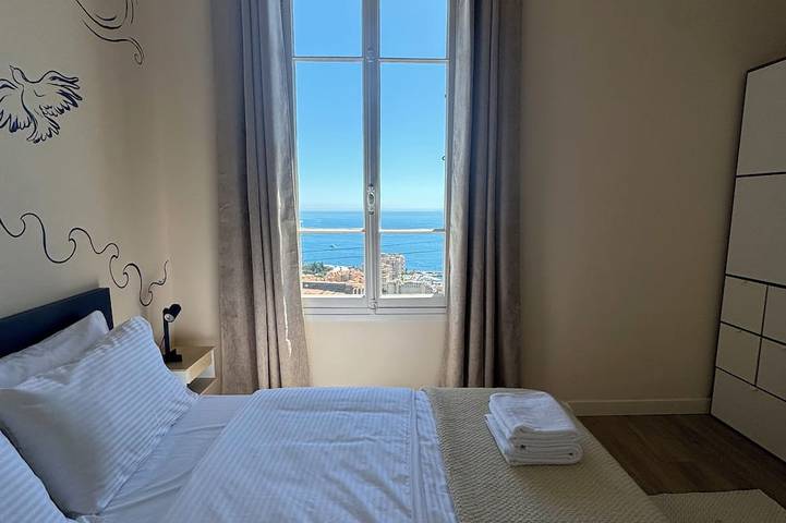 Villa de campagne qui surplombe Monaco et la mer in Cap-d'Ail, Côte méditerranéenne (France)