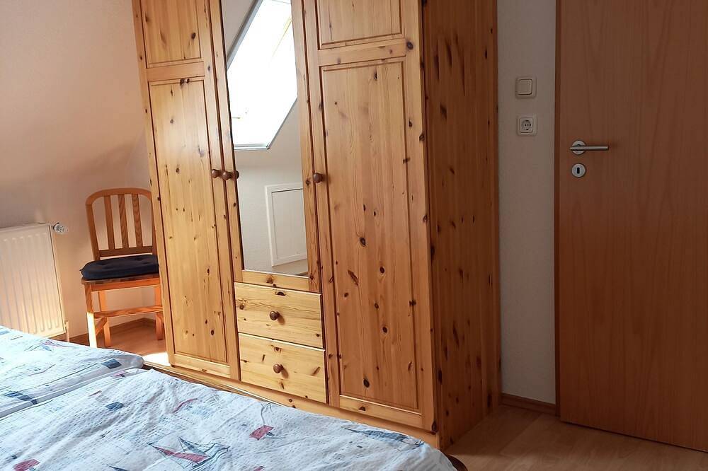 Ganze Wohnung, Ferienhaus Gerken - Fewo im Dachgeschoss in Krautsand, Drochtersen