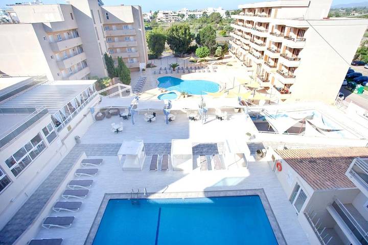 Vakantiewoning voor 3 personen, with Balkon and Terras as well as Kinderzwembad and Zwembad in S'illot