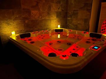 Gîte pour 2 personnes, avec jardin et jacuzzi ainsi que sauna et terrasse à Boulogne-sur-Mer