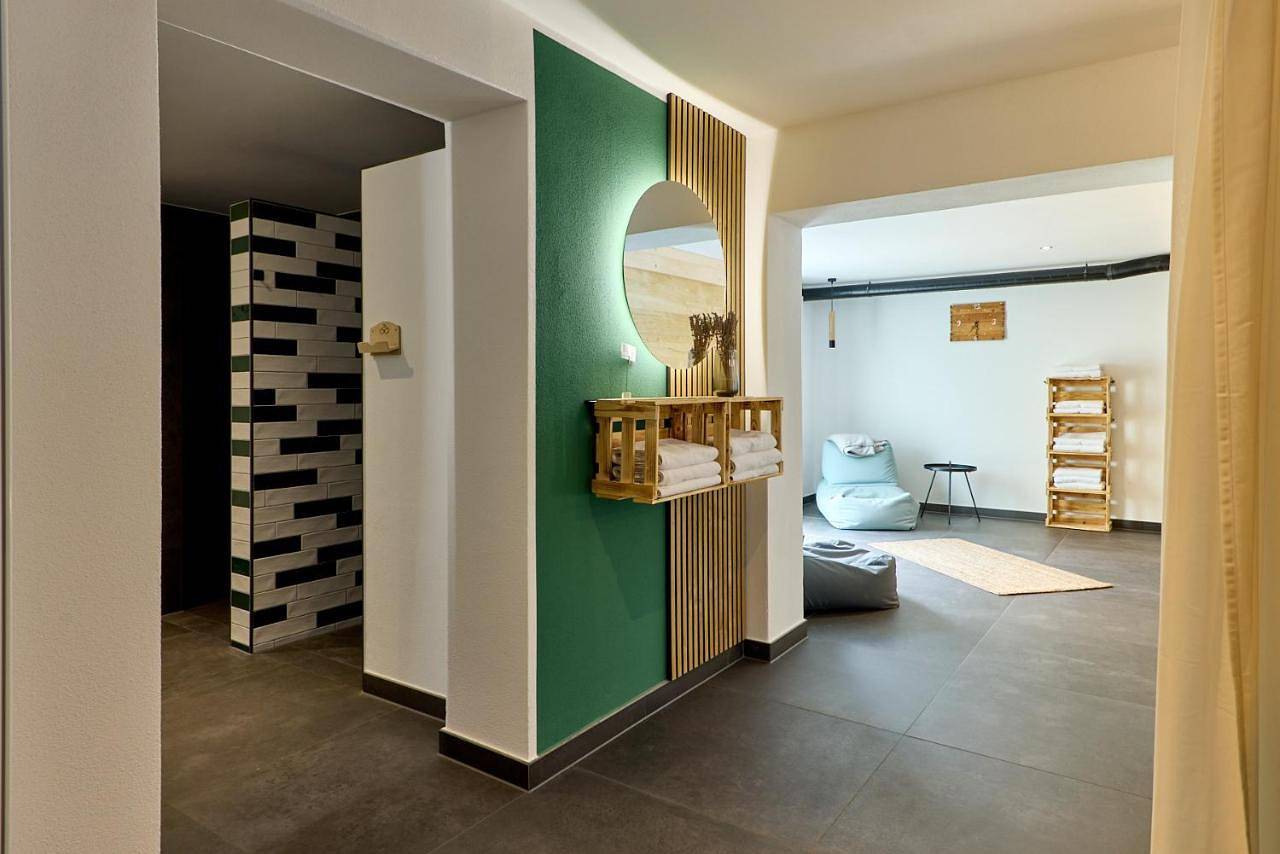 Moselhotel Weinhaus Simon `Sauna`Winzerstube`Eladesäule in Wintrich, Bernkastel-Kues & Umgebung