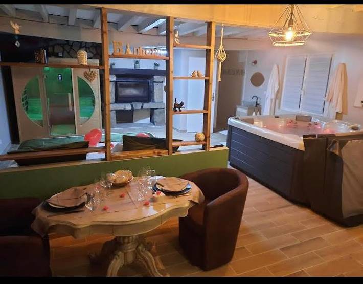 Gîte pour 2 personnes, avec jardin ainsi que sauna et jacuzzi à Le Ponchel
