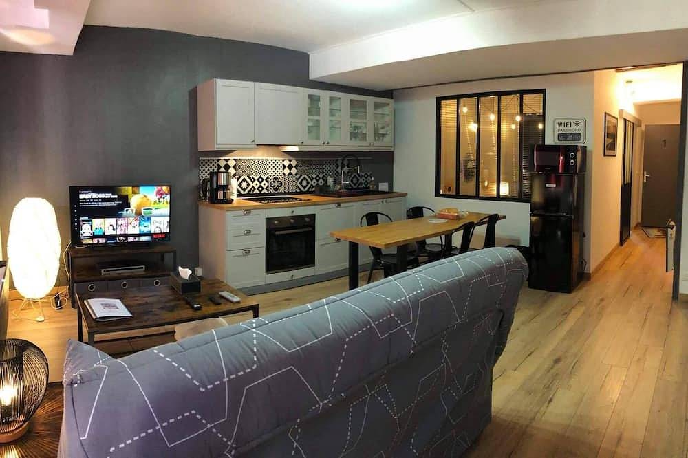 Entire apartment, Apartment 1 historic heart of Semur En Auxois in Semur-en-Auxois, Montbard region