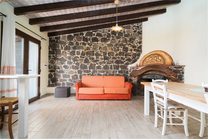 Gîte pour 6 personnes, avec Balcon ainsi que Jardin et Vue sur le lac dans Dorgali - 2
