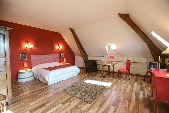 Location de vacances pour 2 personnes, avec Terrasse ainsi que Jardin et Piscine à Néac