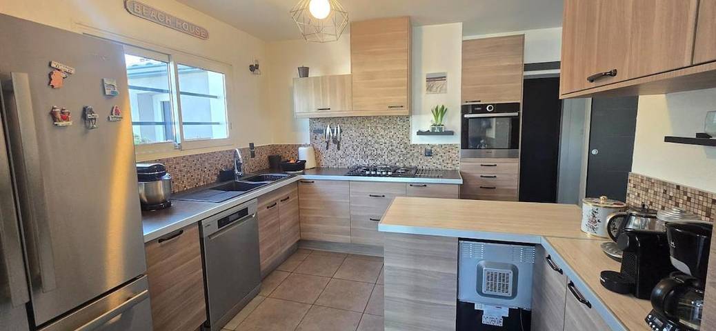 Location de vacances pour 8 personnes, avec piscine ainsi que terrasse et jardin à Sauvian - 4