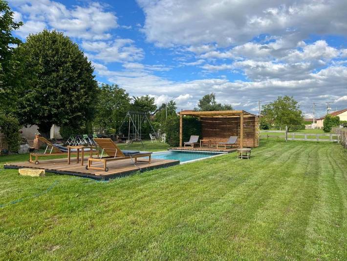 Location de vacances pour 15 personnes, avec Terrasse et Jardin ainsi que Piscine et Vue à Briennon