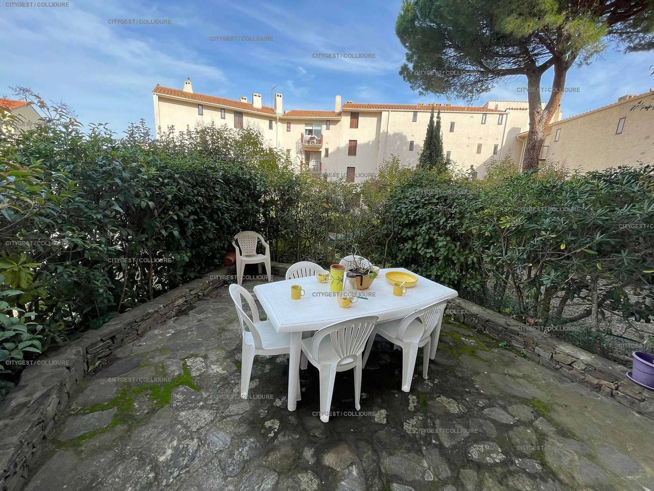 Ganze Wohnung, Charmantes 2 Zimmer, Terrasse, nah am Strand, Parkplatz in La Côte Vermeille, Collioure