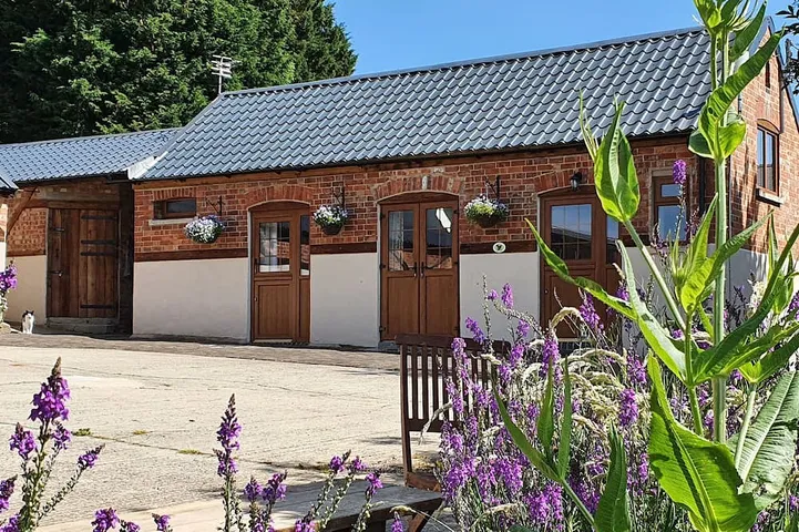 Rural hideaway but only 5 minutes from the centre of Cheltenham in Cheltenham, Gloucestershire
