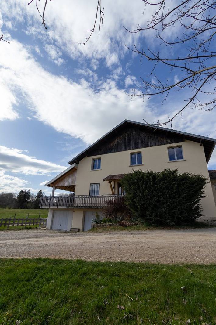 Gîte pour 10 personnes, avec terrasse et jardin