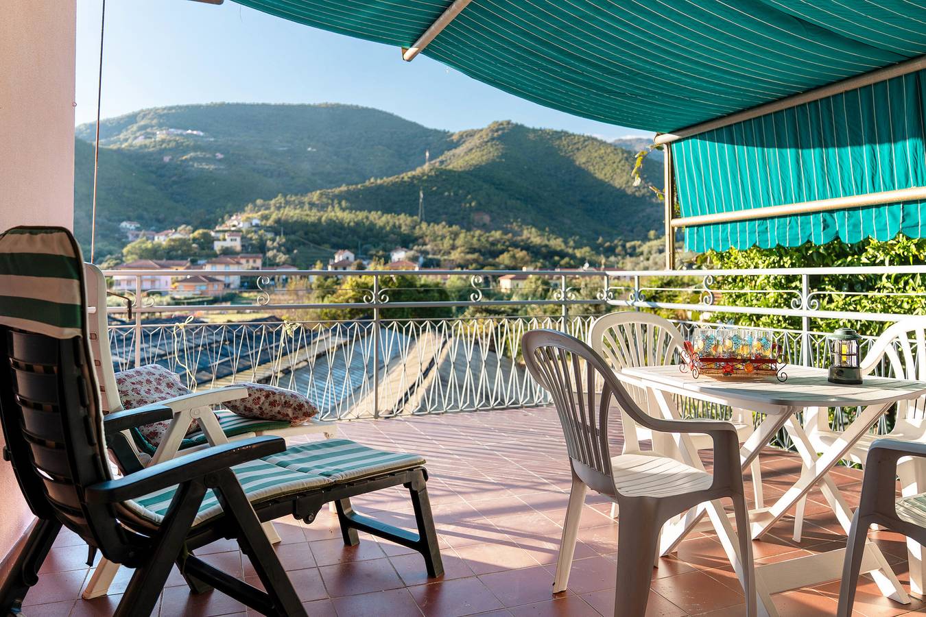 Appartement entier, Maison de Vacances 'Roses House' avec Vue sur la Montagne, Wi-Fi et Climatisation in Sestri Levante (City), Sestri Levante
