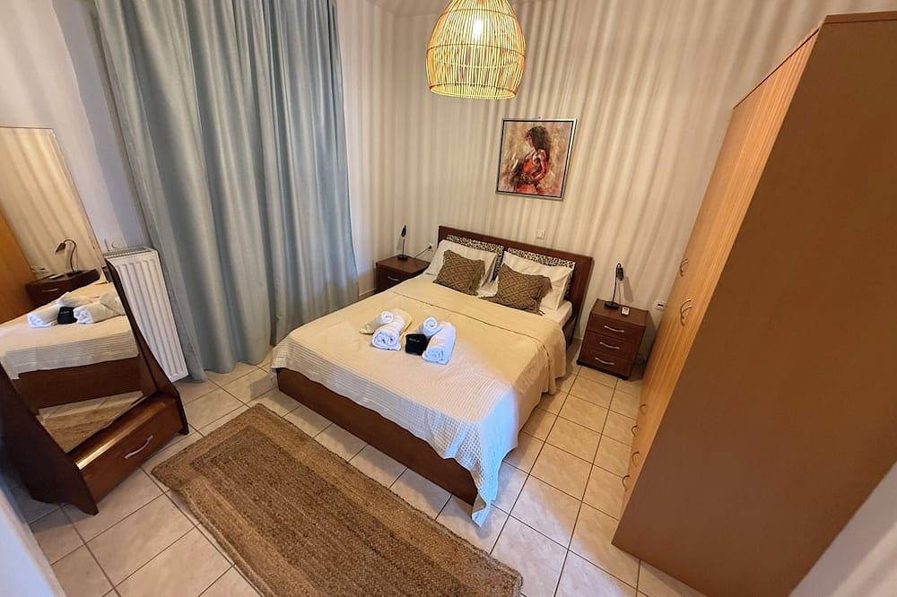 Luxury Villa Amelia with Pool, Bbq, Free Wifi- 3 Bedrooms Skiathos in Kalyvia, Sporaderne