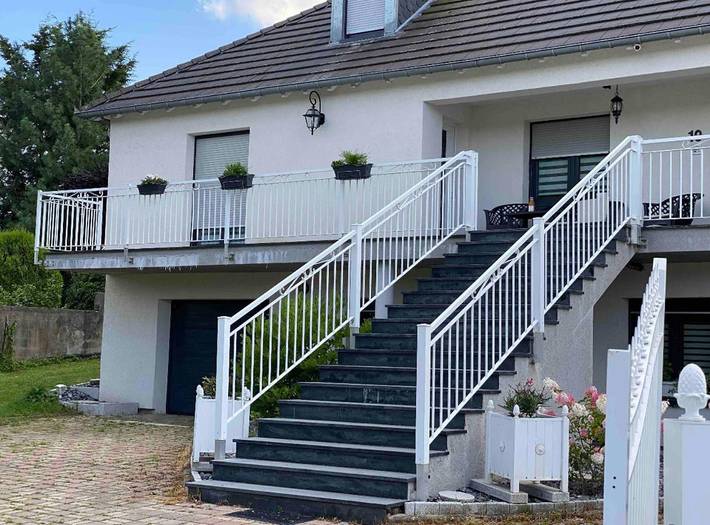 Gîte pour 6 personnes, avec jardin et jacuzzi dans Macheren