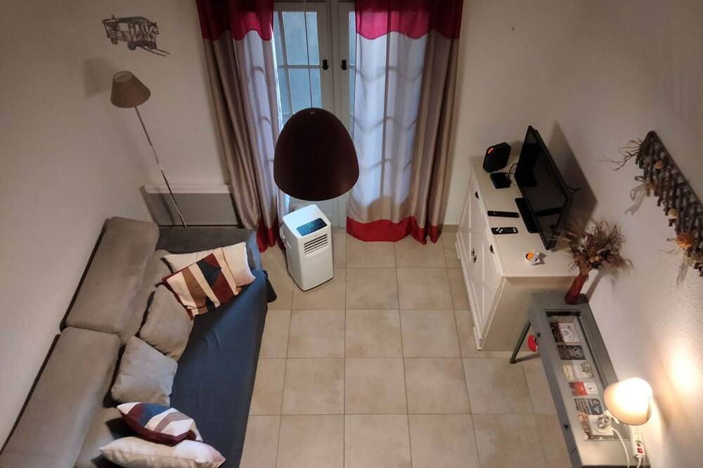 Apartamento entero, Cozy 50m² Apartment – 6 min from the beach, private parking & air conditioning in Saintes-Maries-de-la-Mer, Region de Arles