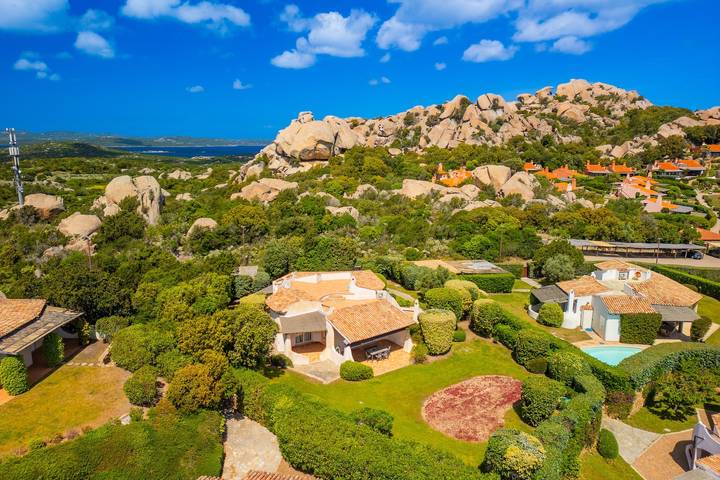 Villa Eleonora with Sea View, Wi-Fi, and Air Conditioning in Punta Sardegna, Palau (Sardinia)