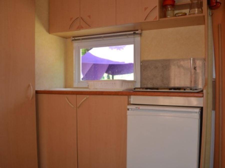 Camping Le Saulou - Mobilhome 4 personnes - Mobil Home A 4P sans sanitaire (+ 15 ans) in Monceaux-sur-Dordogne, Région de Tulle