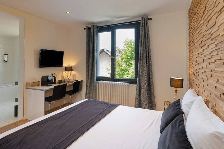 Appartement entier, Appartement avec Jacuzzi, Piscine & Sauna à Chambéry, idéal pour les familles in Barberaz, Région de Chambéry