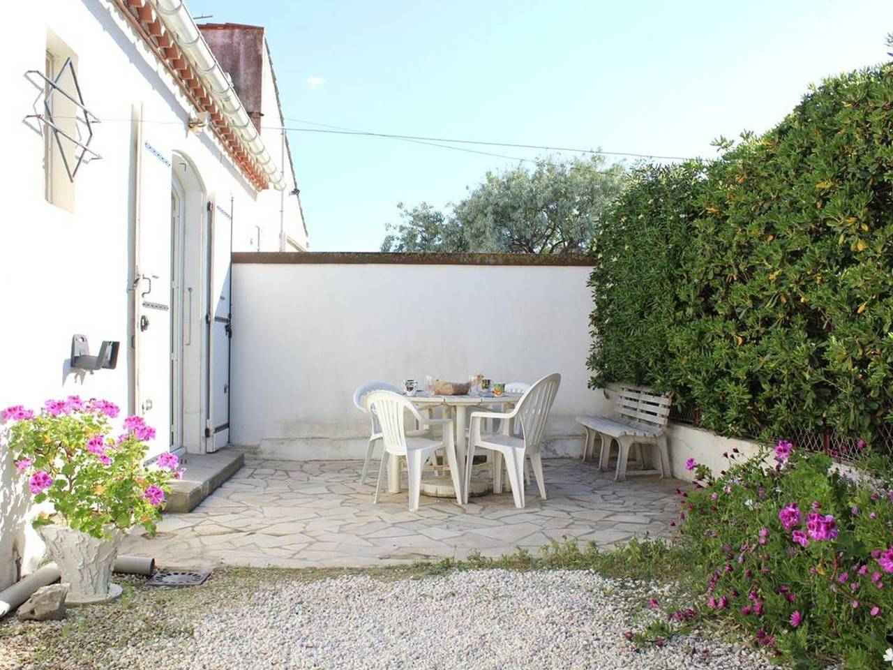 Cozy 2-Bedroom House, 150m from Beach, Terrace, and Parking in Port-la-Nouvelle, Narbonne region