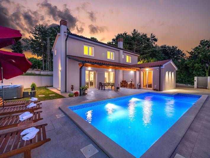 Ferienhaus für 8 Personen, mit Garten und Pool, mit Haustier