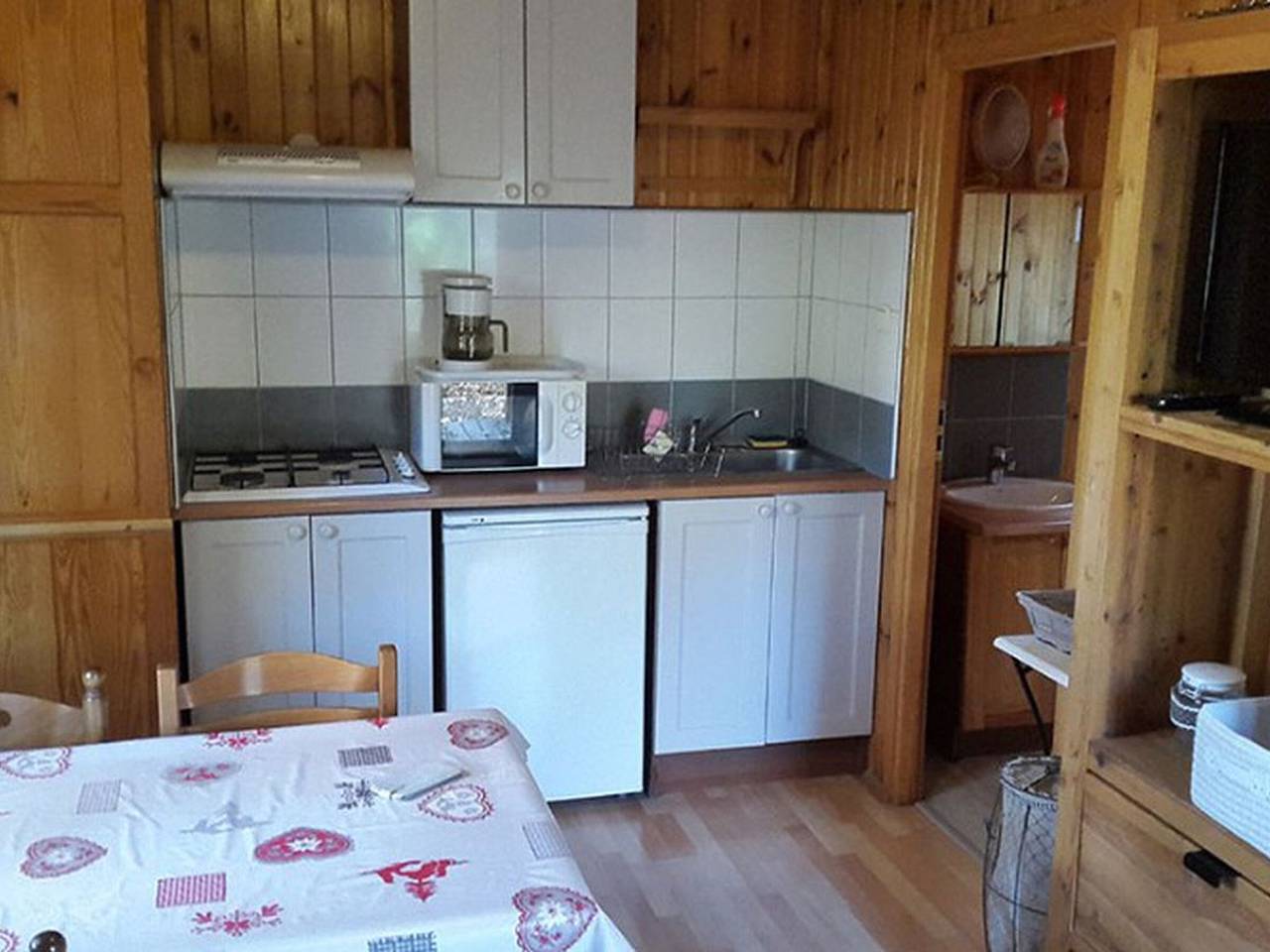 Chalet confortable avec terrasse - 1 chambre in La Freissinouse, Région de Gap