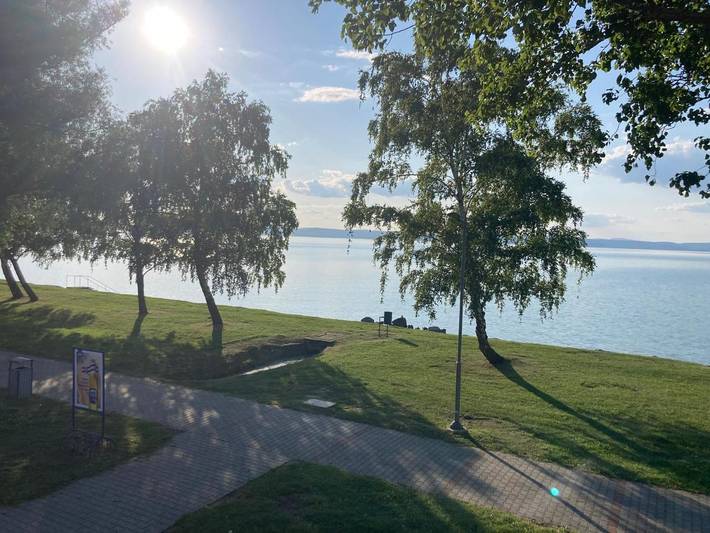 Ferienwohnung für 2 Personen, mit Balkon und Seeblick sowie Ausblick in Siofok - 3