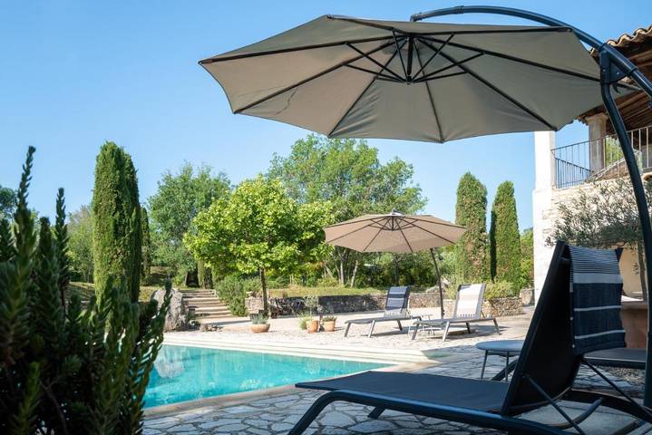 Gîte pour 5 personnes, avec Terrasse et Jardin ainsi que Piscine et Vue à Saint-André-de-Cruzières - 3