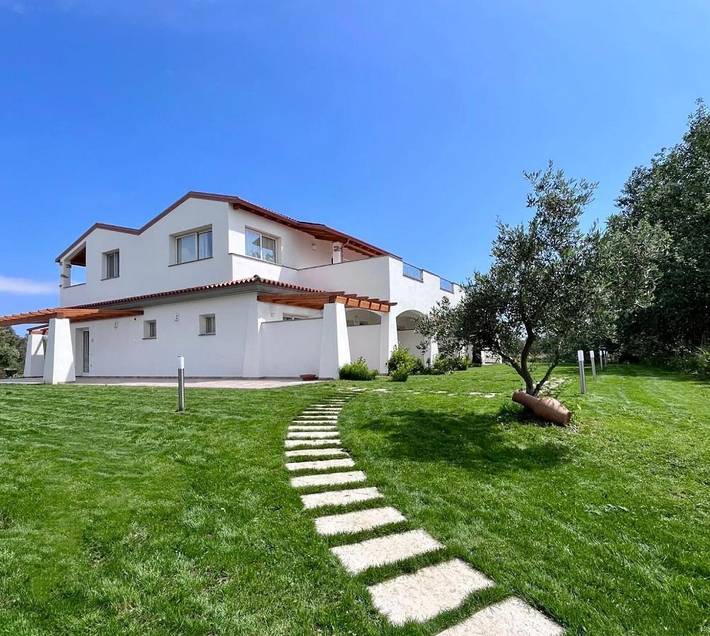 Hotel per 2 persone, con terrazza e idromassaggio nonché giardino in Siniscola