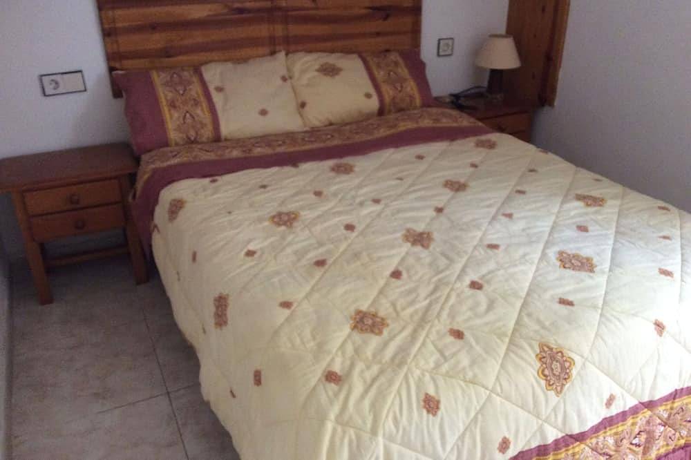 Bungalow mit 3 Schlafzimmern, kurzer Fußweg zum Strand. In der Nähe von Bushaltestelle und Geschäften. in Puerto Rico (Gran Canaria), Mogán
