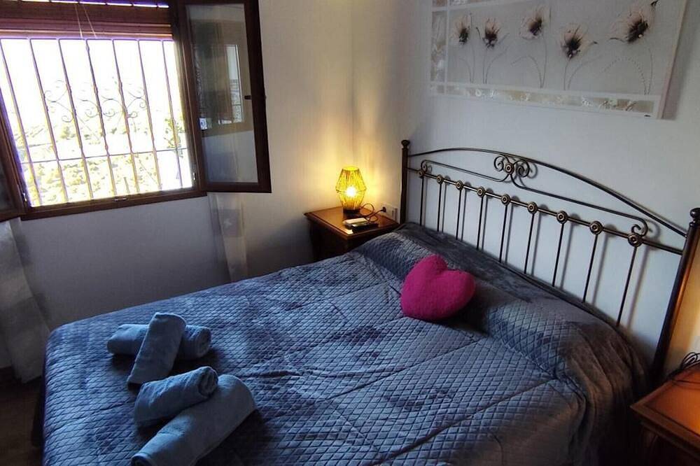 Casa Rural Emma: Mountain Views, Pool & Air Conditioning in Zuheros, Sierras Subbéticas