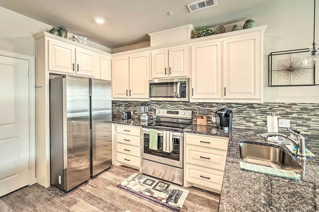 Brand-New Townhome Near Unt/Twu & The Square! in Denton, Denton County