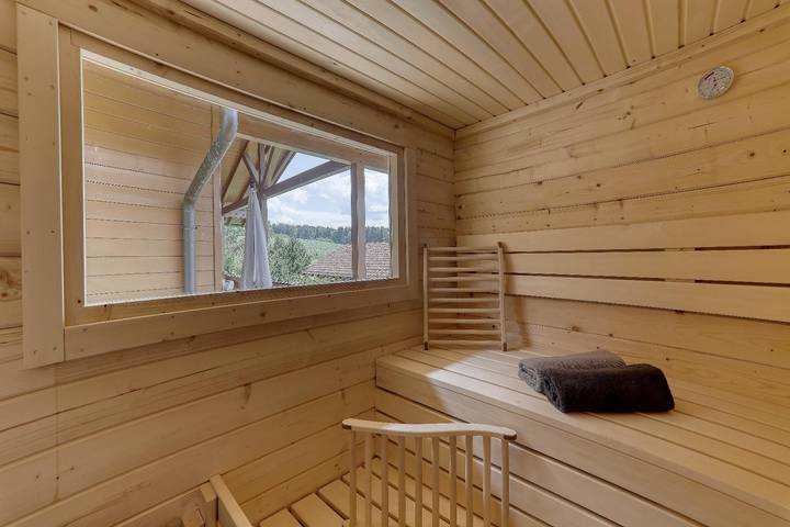 Chalet für 4 Personen, mit Balkon/Terrasse und Balkon sowie Whirlpool und Terrasse im Bayerischer Wald - 4