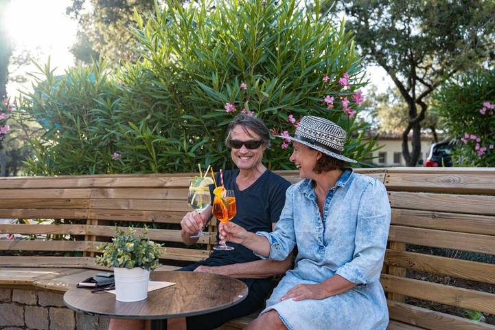 Camping pour 4 personnes, avec piscine et jardin, animaux acceptés à Le Muy - 3