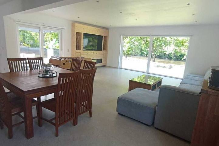 Location de vacances pour 10 personnes, avec balcon ainsi que jardin et jacuzzi à Comblain-au-Pont - 2