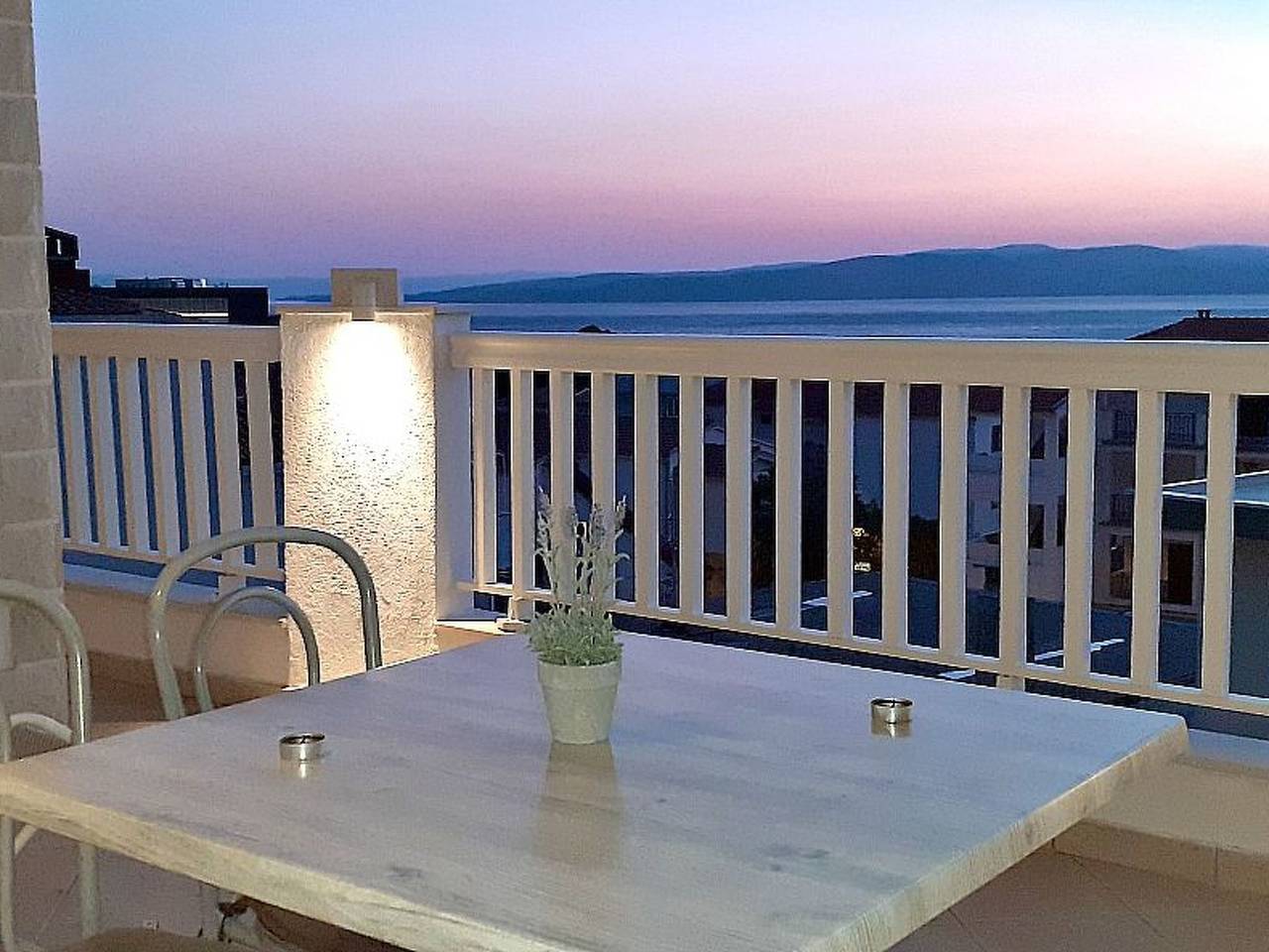 Hel leilighet, Mit Blick auf das Wasser in Baska Voda, Makarska Riviera