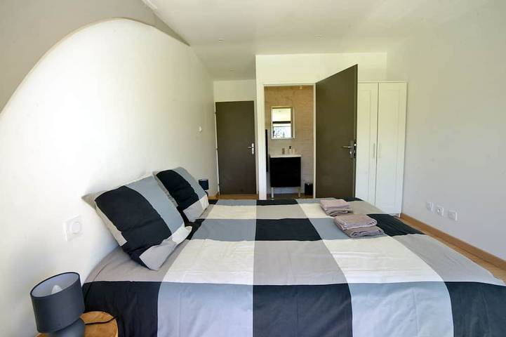 Location de vacances pour 14 personnes, avec jardin et jacuzzi à Lavars - 2